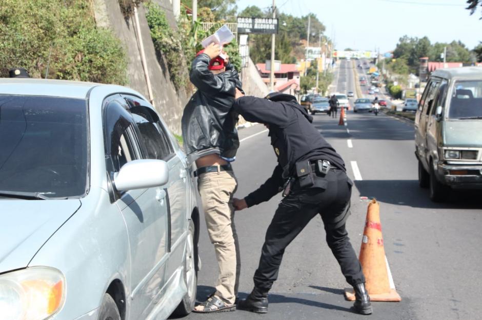 La negociaci&oacute;n y entrega del supuesto soborno qued&oacute; grabado en un video que fue publicado en las redes sociales. (Foto: PNC)