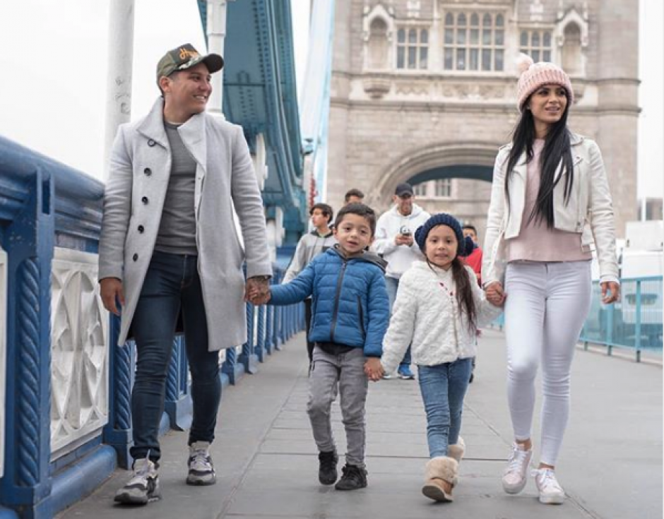 Edwin Luna y su prometida disfrutan de sus vacaciones en Par&iacute;s. (Foto: Instagram)