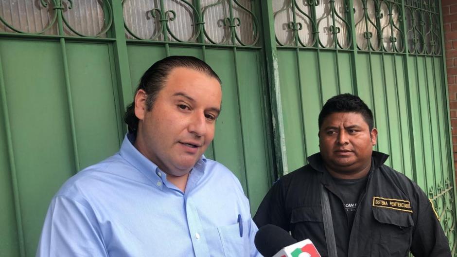 Roberto Barreda al salir de la vivienda que habitó con Cristina Siekavizza accedió a ser entrevistado. (Foto: Jesús Alfonso/Soy502)