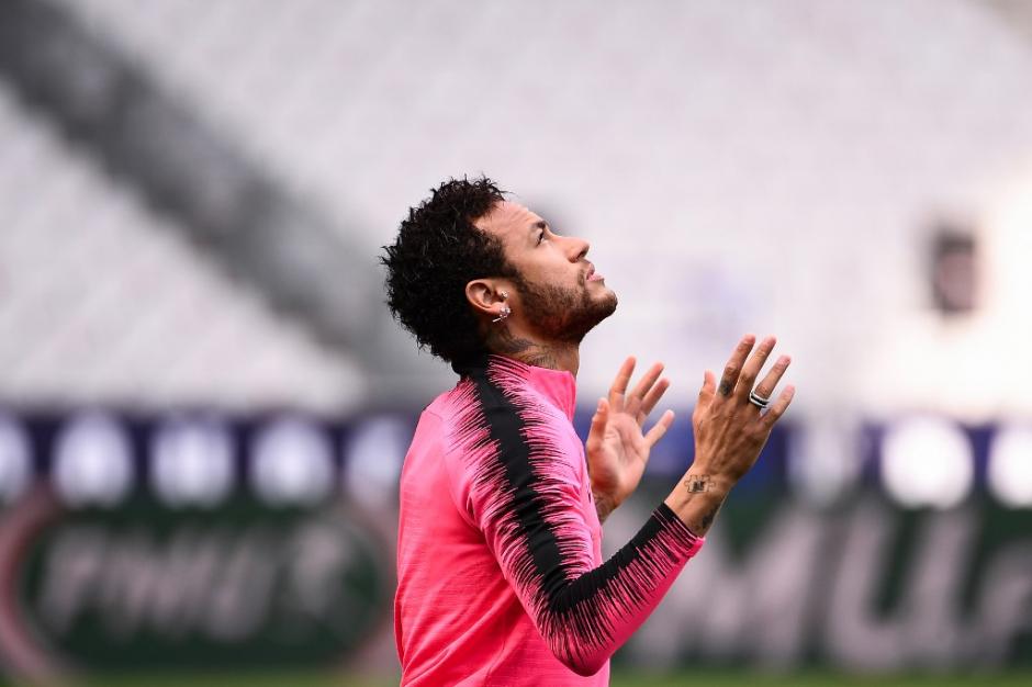 Neymar suspendido tres juegos de Champions por insulto a &aacute;rbitro. (Foto: AFP)