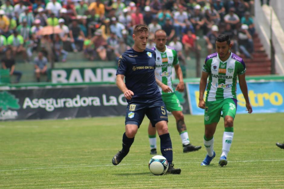 Los aguacateros y los albos igualaron en un intenso juego en el estadio municipal Pensativo. (Foto: Cortesía Javier Guerra)
