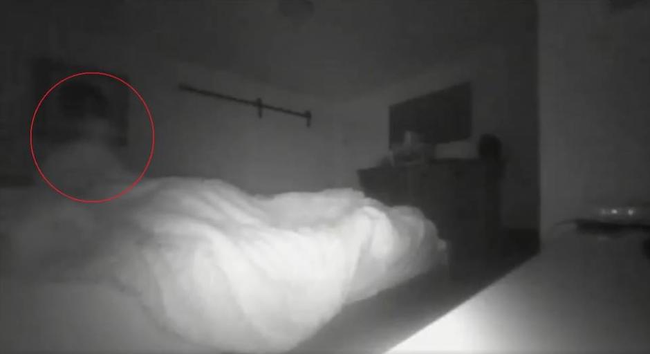 Una joven asegura que grab&oacute; a un fantasma en la habitaci&oacute;n de su padre. (Foto: Captura de pantalla)&nbsp;