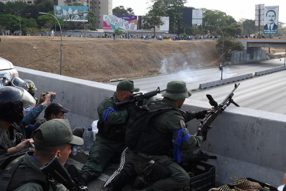 Un grupo militares se revel&oacute; contra Nicol&aacute;s Maduro. (Foto: AFP)&nbsp;