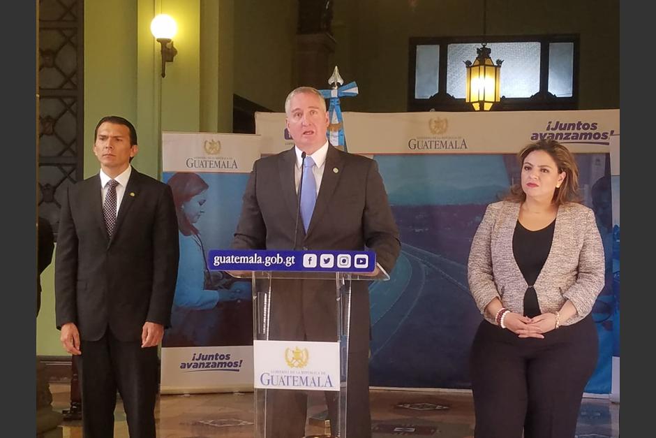 Los ministros de Trabajo, Gabriel Aguilera; de Gobernaci&oacute;n, Enrique Degenhart; y de Relaciones Exteriores, Sandra Jovel, en conferencia de prensa. (Foto: Jessica Gramajo/Soy502)