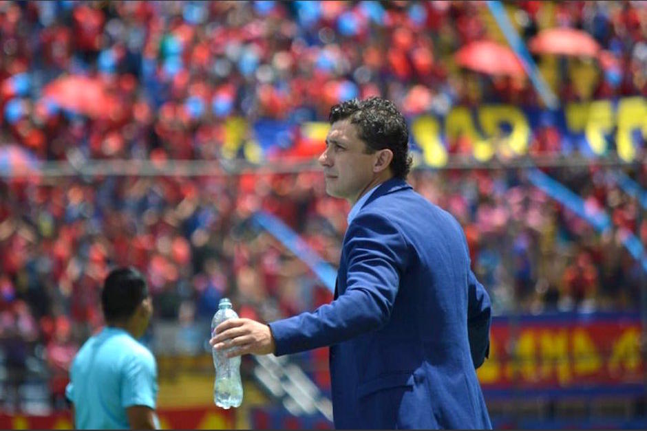 Sebasti&aacute;n Bini vivi&oacute; con mucha intensidad el Cl&aacute;sico 307. (Foto: Rudy Mart&iacute;nez/Soy502)
