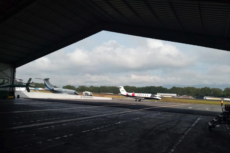 El MP realiza un allanamiento contra el Narcotr&aacute;fico en el Aeropuerto La Aurora. (Foto: MP)
