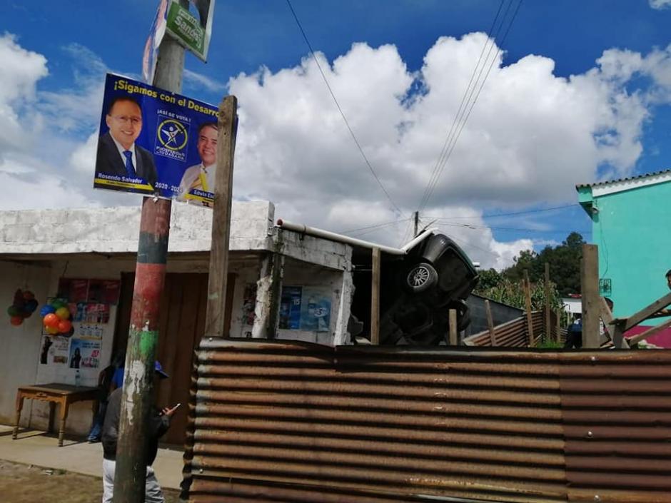 El accidente no provocó personas heridas solo daños materiales. (Foto: Fredy de León/Facebook)&nbsp;