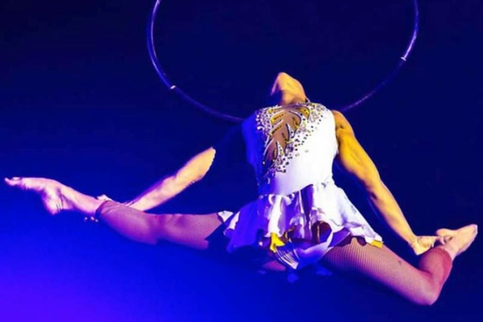 Acróbata cae al vacío en plena actuación en España. (Foto: Captura de video)
