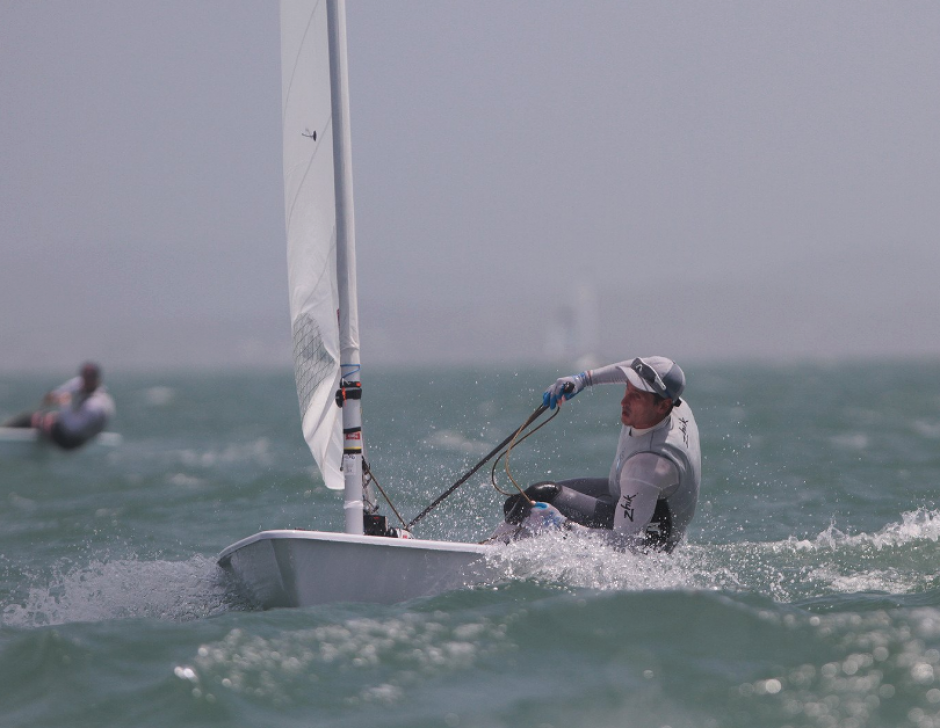 El guatemalteco Juan Ignacio Maegli lidera las regatas en el laser standar de los Juegos Panamericanos Lima 2019. (Foto: COG)