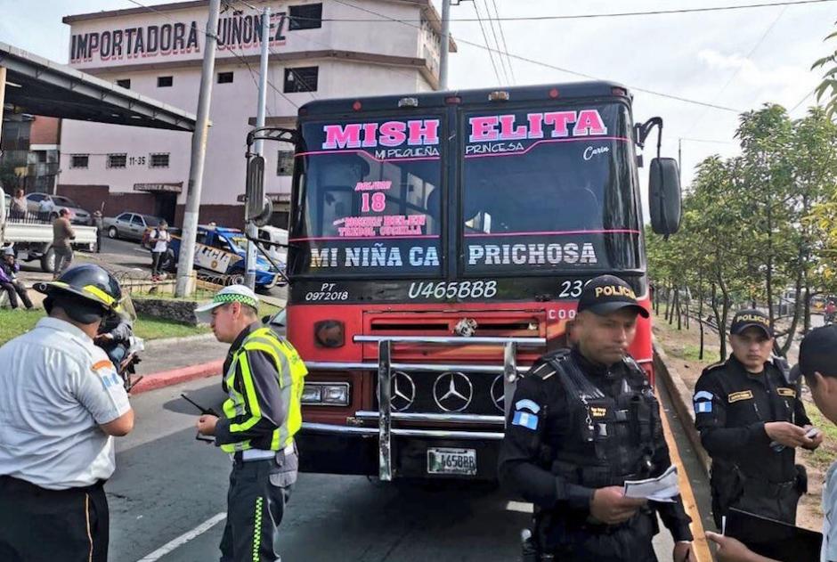 Tres pasajeros heridos luego de un ataque armado en la calzada Atanasio Tzul. (Foto: El Express)