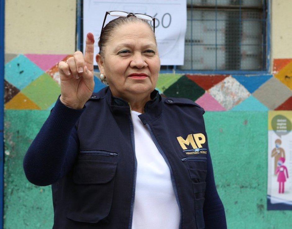 La jefa del Ministerio P&uacute;blico lleg&oacute; a su centro de votaci&oacute;n esta ma&ntilde;ana. (Foto: MP)