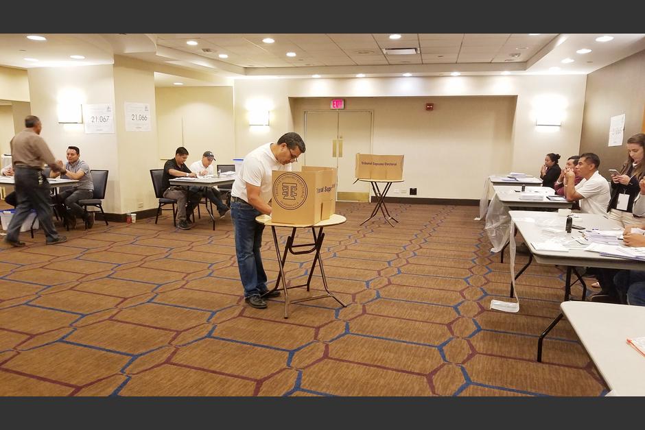 Los centros de votación en Nueva York ya esperan a los votantes y algunos empiezan a llegar. (Foto: Cortesía Gerson Miranda)