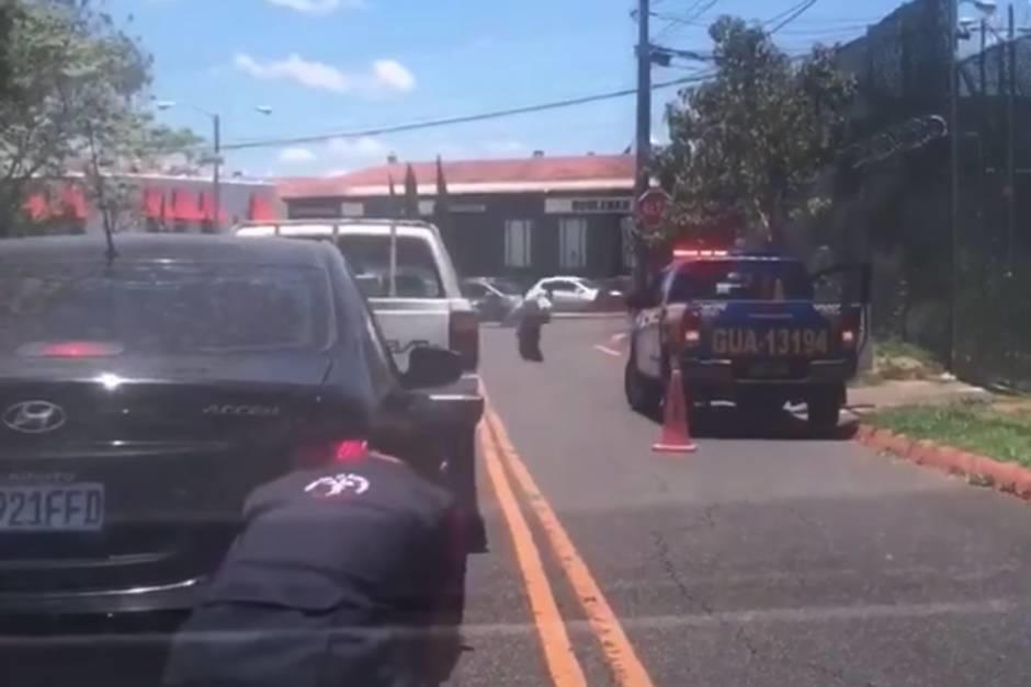 La PNC efect&uacute;a varios allanamientos este viernes en seguimiento al tiroteo registrado en zona 16. (Foto: captura de pantalla)