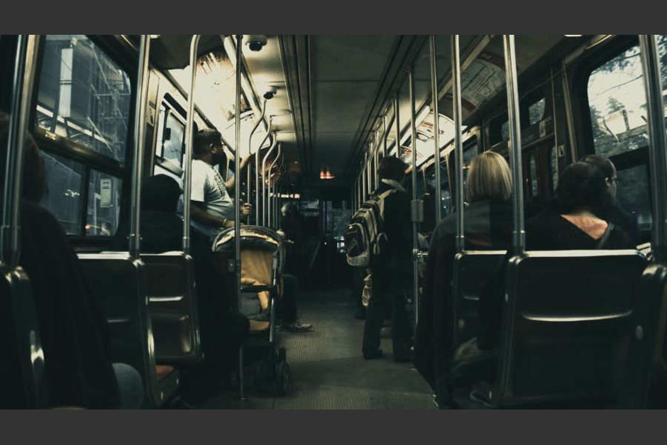 No creer&aacute;s el susto que se llev&oacute; este hombre. (Foto: ilustrativa Giphy)