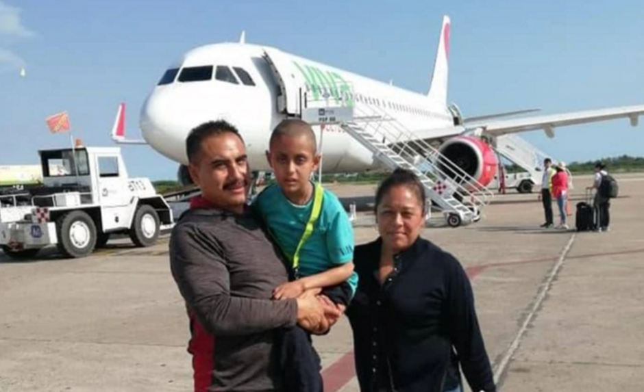 Un peque&ntilde;o con c&aacute;ncer fue nombrado capit&aacute;n en un vuelo. (Foto: Captura de pantalla)&nbsp;