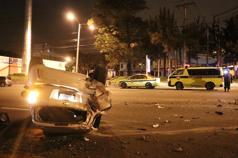 Los Bomberos Municipales atendieron a tres personas que resultaron con graves heridas. (Foto: CBM/Twitter)&nbsp;