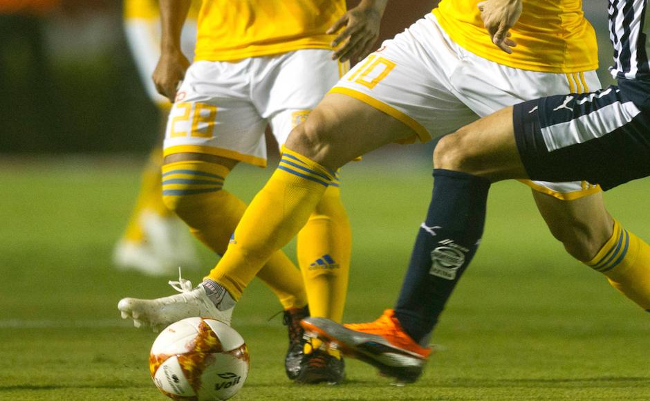 La disputa por el balón provoca fuertes faltas en el fútbol. (Foto: Ilustrativa)