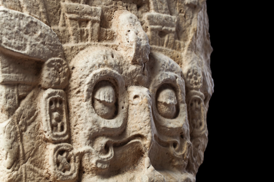 Una parte de la Estela arqueológica número 9 del sitio Piedras Negras, Petén, será subastado en Francia. (Foto: Galería Millon)