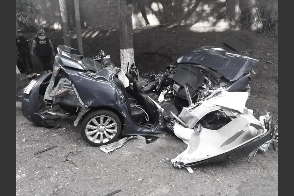 El accidente se produjo en la madrugada del s&aacute;bado. Los bomberos Voluntarios trabajaron por 2 horas para liberar el cuerpo de la v&iacute;ctima. (Foto: Bomberos Voluntarios)
