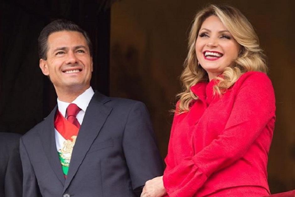 Enrique Pe&ntilde;a Nieto y Ang&eacute;lica Rivera durante una presentaci&oacute;n pol&iacute;tica. (Foto: E-consulta)