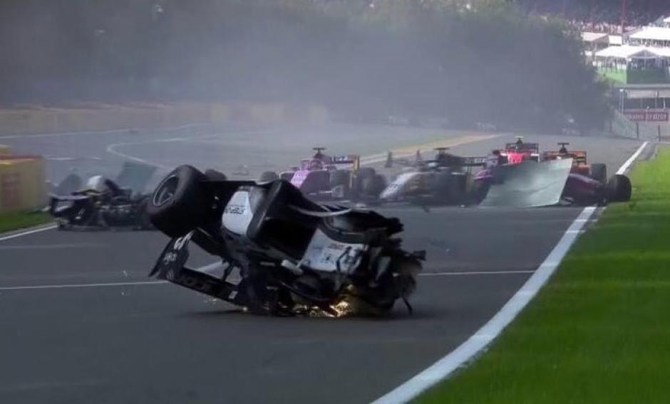 As&iacute; qued&oacute; el b&oacute;lido de&nbsp;Anthoine Hubert despu&eacute;s del impacto. (Foto: Twtter)