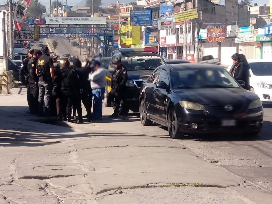 La PNC no encontró nada ilegal dentro del vehículo. (Foto: Stereo 100)
