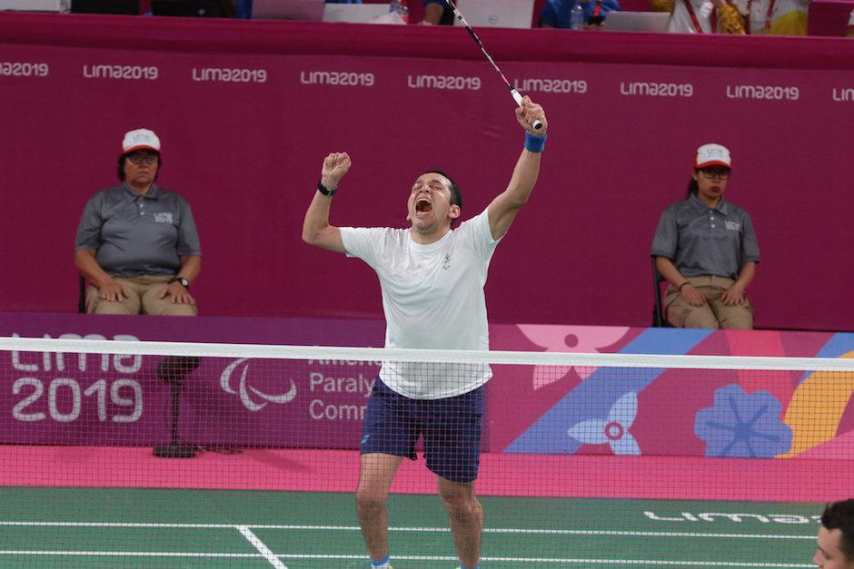 Momento memorable en el que Ra&uacute;l Anguiano gana el duelo al brasile&ntilde;o Oliveira. (Foto: CDAG)