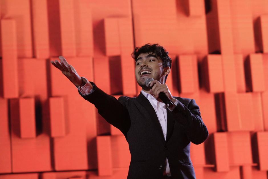 Dennis Arana cant&oacute; "Mi querido viejo" en el cuarto concierto de La Academia. (Foto: archivo)