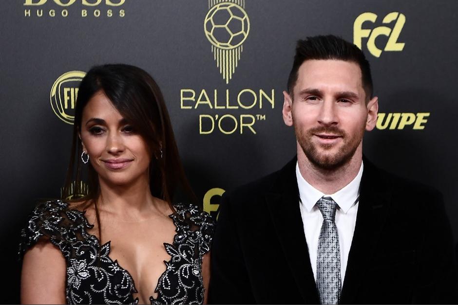 Antonella Rocuzzo dej&oacute; boquiabiertos a los asistentes del Bal&oacute;n de Oro con su escote. (Foto: AFP)&nbsp;