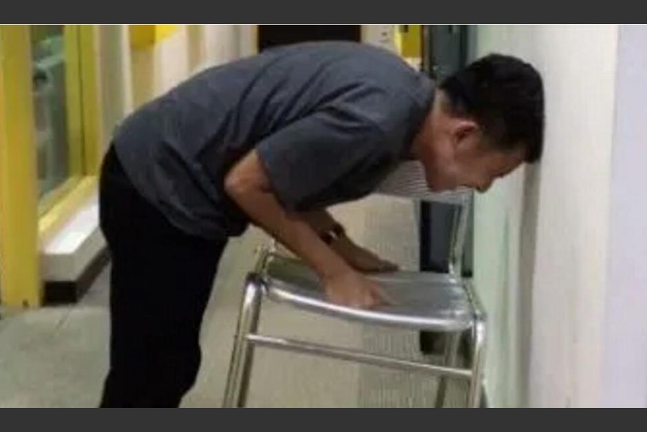 A la mayor&iacute;a de los hombres se les dificulta esta prueba. (Foto: Captura de pantalla)&nbsp;