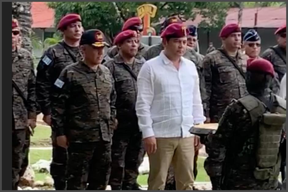 Jimmy Morales lució la gorra de kaibil. (Foto: captura de pantalla)&nbsp;