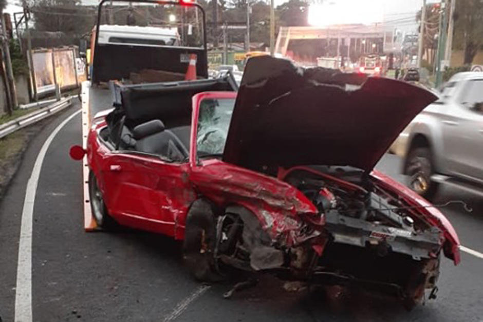 Carro deportivo protagoniza aparatoso accidente en Los Próceres