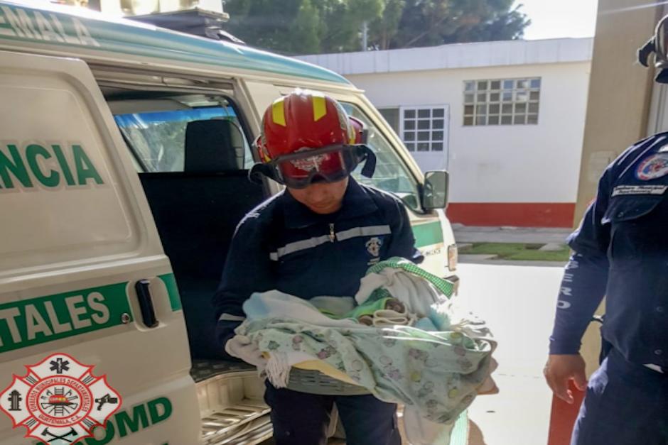 Los bomberos departamentales acudieron al lugar para rescatarlo (Foto: Bomberos Departamentales)