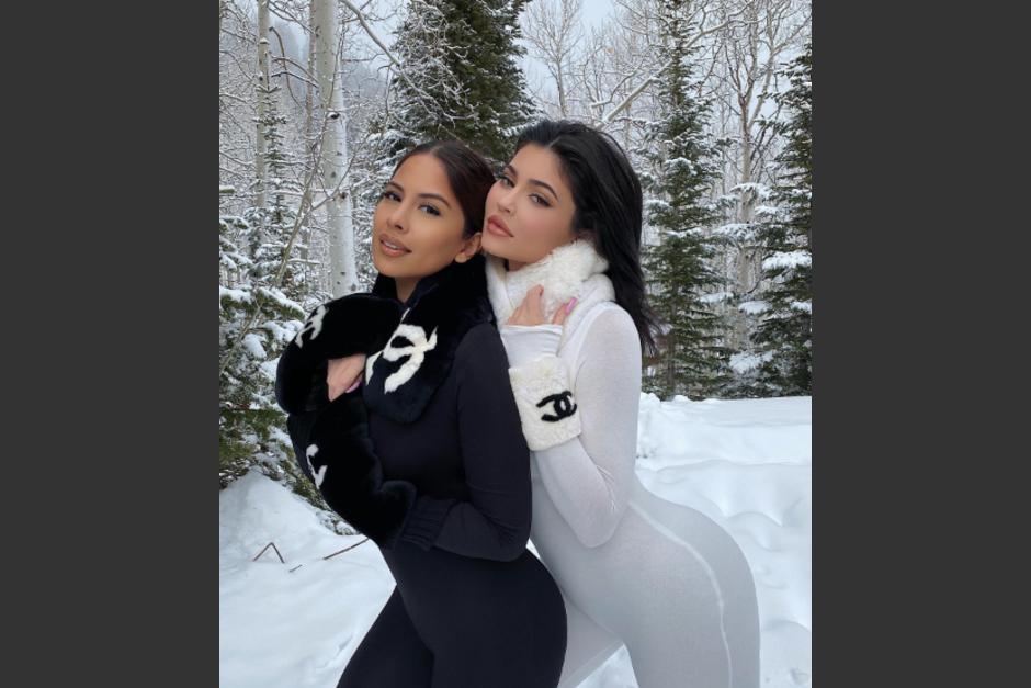 A pesar de las bajas temperaturas, la estadounidense Kylie Jenner encendi&oacute; a sus millones de seguidores en Instagram con su atuendo invernal. (Foto: Instagram).