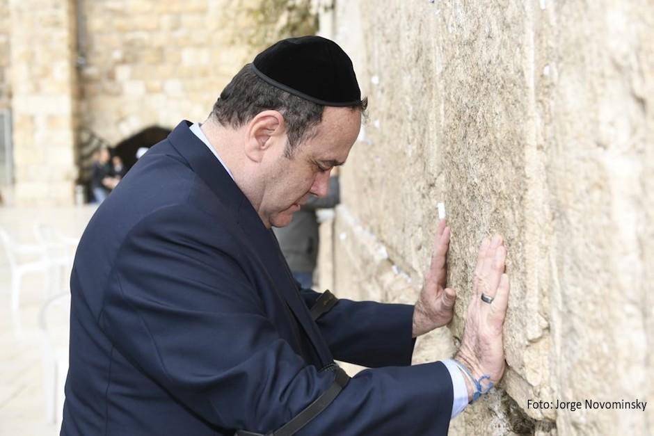 El fot&oacute;grafo, Jorge Novominsky, captur&oacute; el momento durante su visita al Muro de los Lamentos&nbsp;