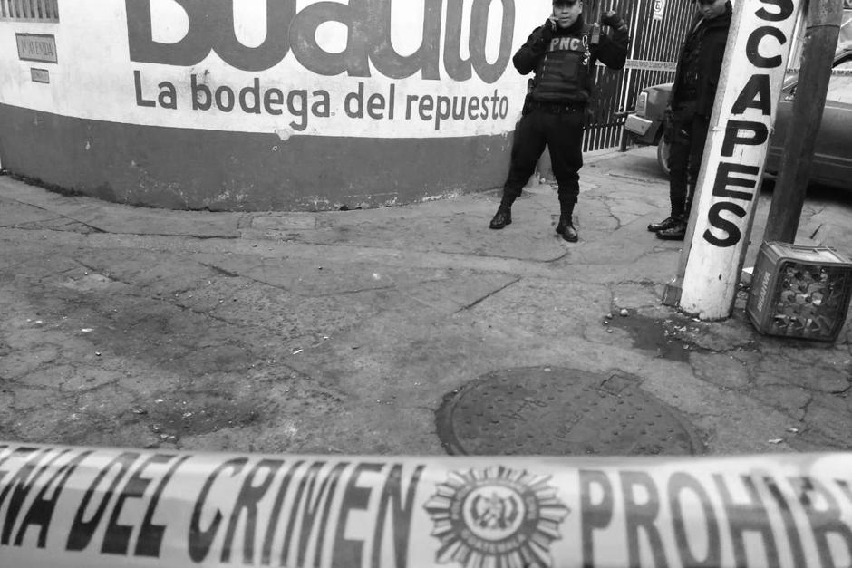 El hombre de unos 25 a&ntilde;o muri&oacute; en el hospital. (Foto: TV Azteca Guatemala)&nbsp;
