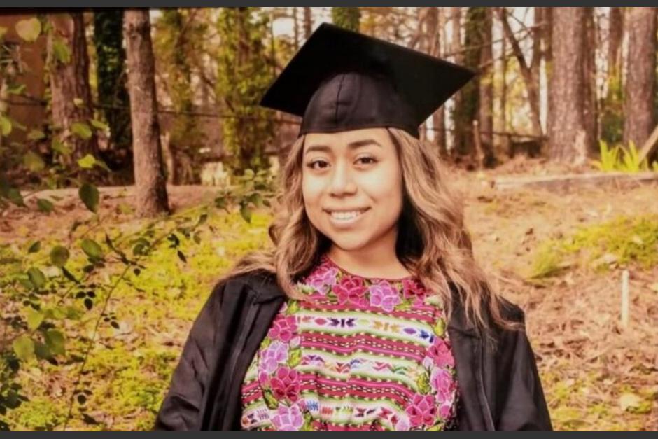Una joven guatemalteca se gradu&oacute; en Estados Unidos y el d&iacute;a de su recibimiento us&oacute; un traje de El Palmar. (Foto: Oficial)&nbsp;