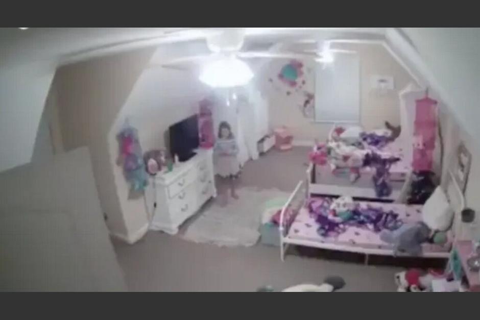 Un haker accedi&oacute; a la c&aacute;mara de una ni&ntilde;a y le comenz&oacute; a hablar. (Foto: Captura de pantalla)