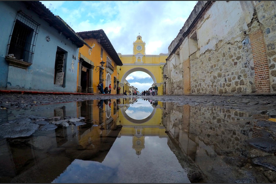 La propuesta se realizó la noche del 14 de diciembre bajo la mirada de decenas de personas. (Foto: Fredy Hernández/Soy502)