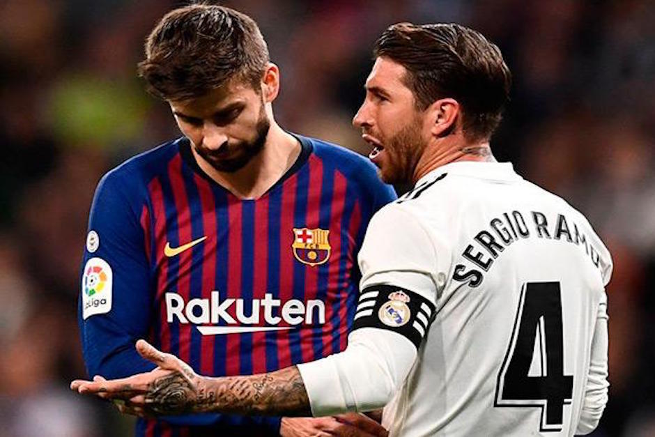 Un polemico beso entre Gerard Piqué y Sergio Ramos previo al clásico español en Barcelona. (Foto: RTVE)