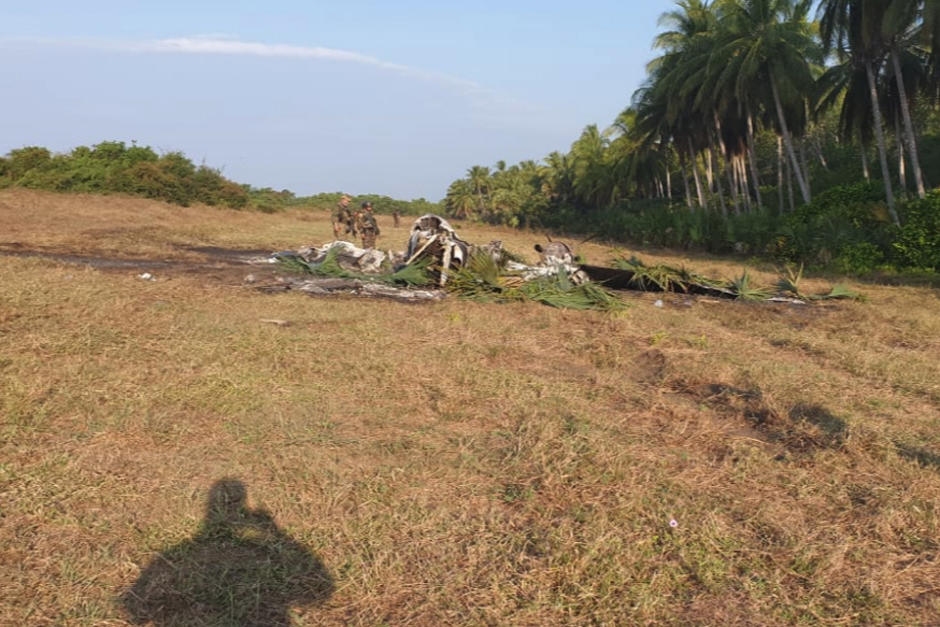 Otra narcoavioneta fue localizada en el territorio guatemalteco. Se trata de la sexta ubicada en los últimos días. (Foto: Ejército de Guatemala)