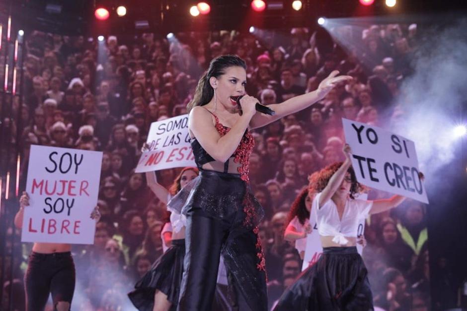 Angie tuvo una caíde en plneo concierto. (Foto: La Academia)&nbsp;