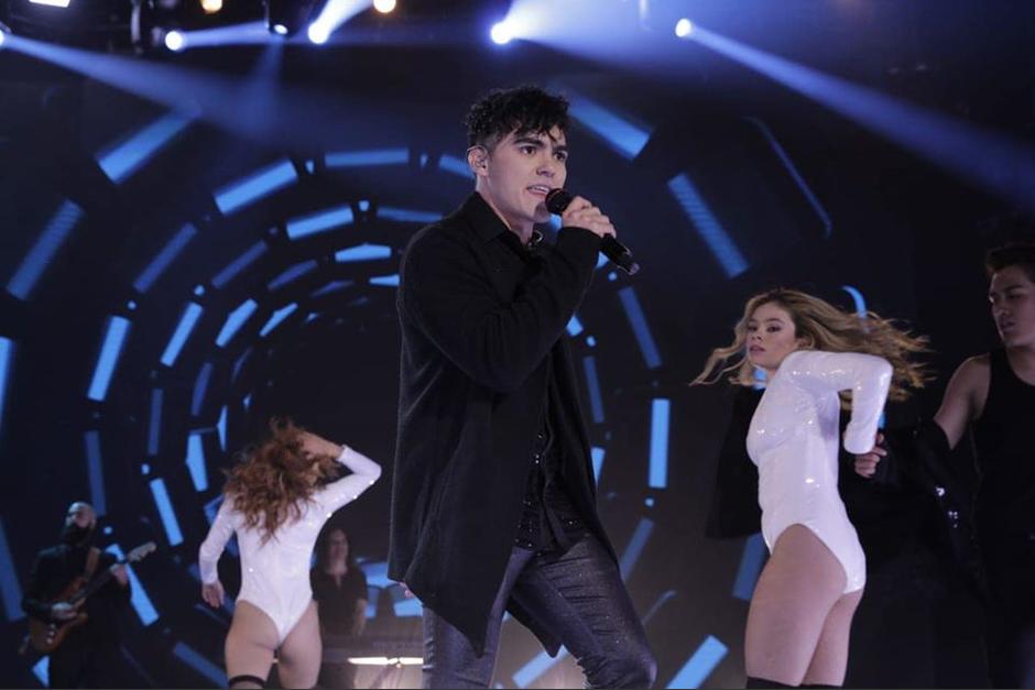 Dennis Arana &nbsp;interpretó la famosa canción de Juanes. (Foto: La Academia)&nbsp;