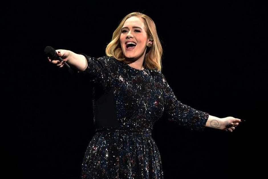 Adele sigue sorprendiendo con una notable p&eacute;rdida de peso (Fotograf&iacute;a: Infobae)