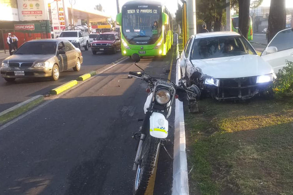 Un fuerte accidente ocurri&oacute; sobre la calzada Aguilar Batres y provoc&oacute; tr&aacute;nsito lento en el lugar. (Foto: Dalia Santos/PMT Villa Nueva)