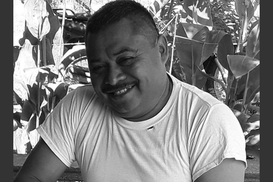 Hugo Isaac Jimenez Negro, agente de la PNC, fue asesinado frente a su hijo. (Foto: Soy502)