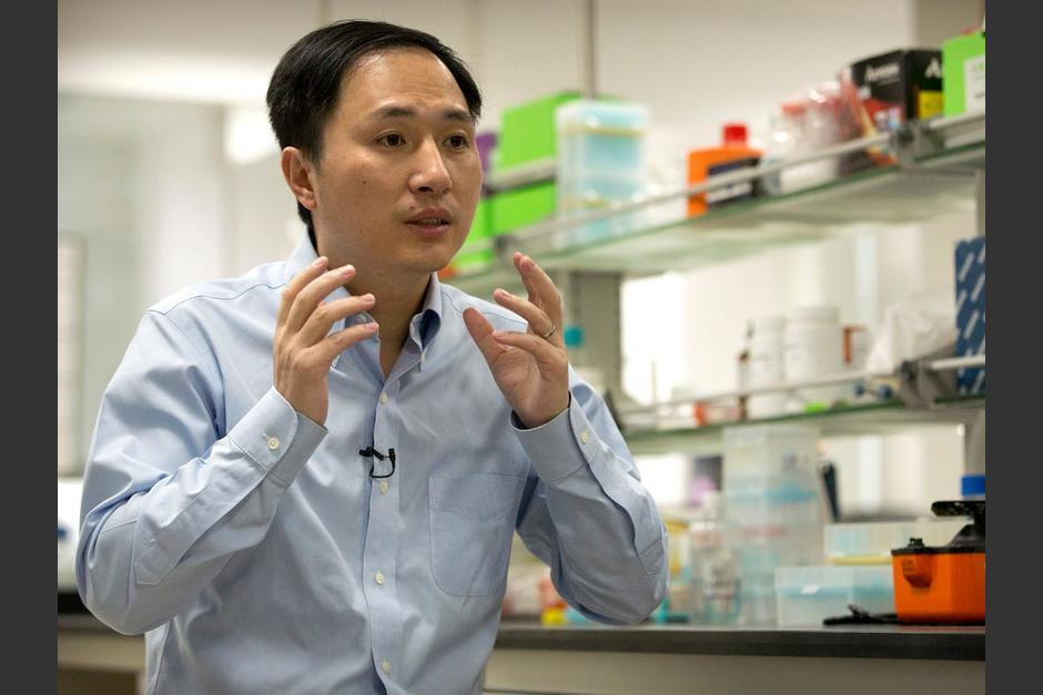 El cient&iacute;fico He Jiakiui fue condenado a pasar tres a&ntilde;os en prisi&oacute;n por modificar la gen&eacute;tica de tres beb&eacute;s. (Foto: Business Insider)