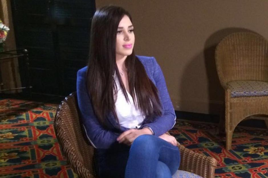 La estadounidense ha asistido a la corte con prendas de diseñador como Carolina Herrera y Burberry. (Foto: Univisión)