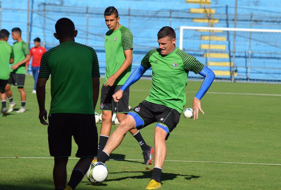 El defensor paraguayo Orlando Moreira es uno de los nuevos fichajes de Municipal. (Foto: Rudy Martínez/Soy502)