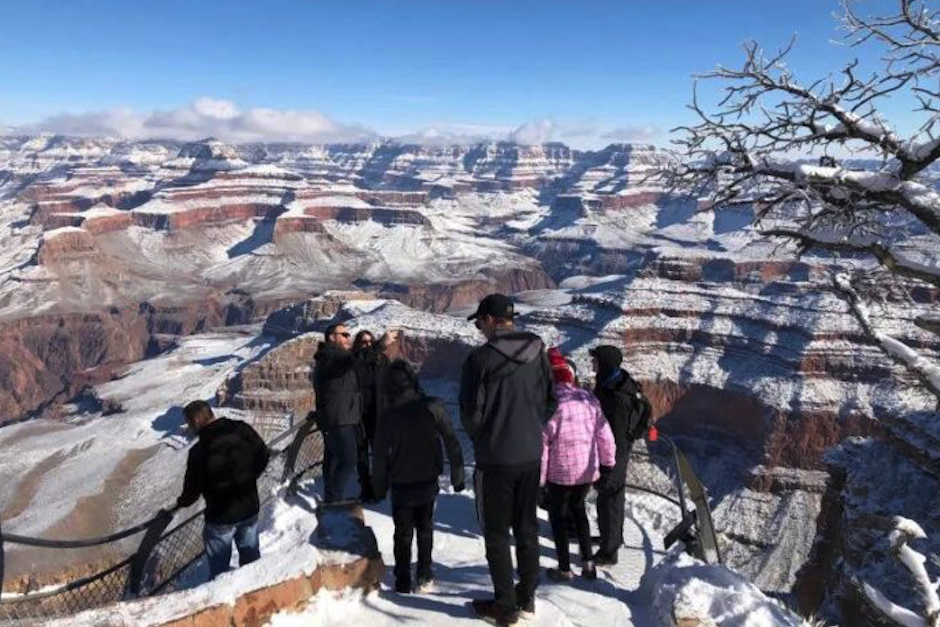La nieve hace que el paisaje sea aun m&aacute;s espectacular en el desierto de Arizona. (Foto: AFP)
